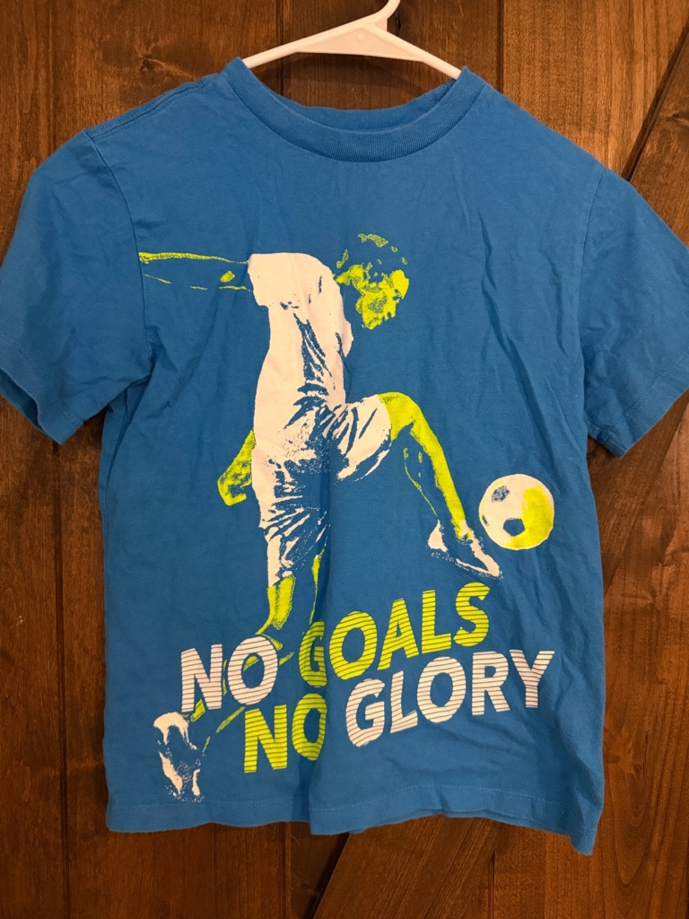The Children’s Place Boys medium soccer shirt